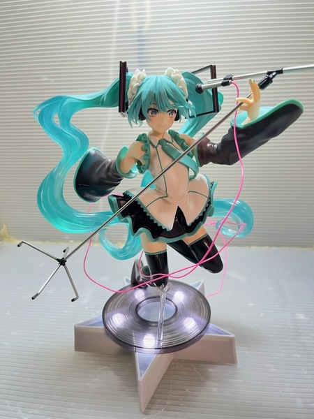 タイトー 初音ミク AMP+フィギュア HATSUNE MIKU Birthday 2023 ver. LED発光台座&ブラッシュアップカスタム品