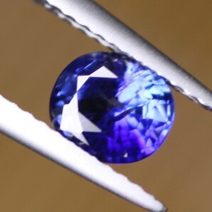 <これは、値打ちがあると思います・・・> 天然ブルーサファイア 0.92ct *およそ、6x5x3.5mm
