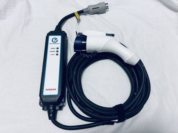 送料無料 日産リーフ充電ケーブル3NK5E 7.5m ④