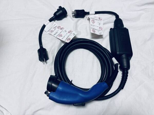 トヨタ純正 プリウスPHV 充電ケーブルG9060-47110 100Vと200V用コンセント付き ②