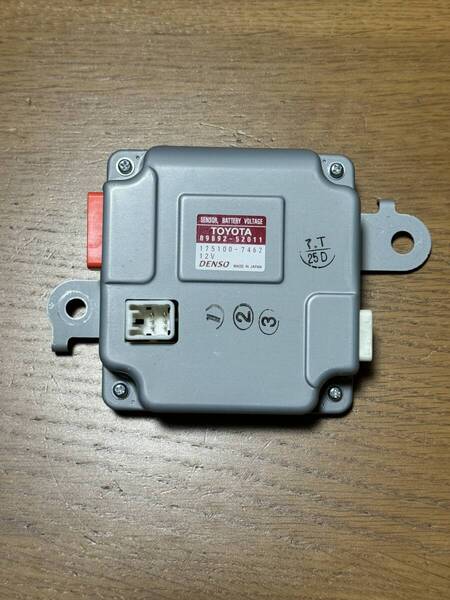 作動確認済み アクア他用 HVバッテリー ボルテージセンサー中古 89892-52011 DAA-NHP10 送料無料