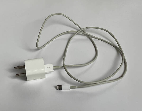 送料無料Apple5W USB電源アダプタ(A1385)+Lightning-USBケーブル