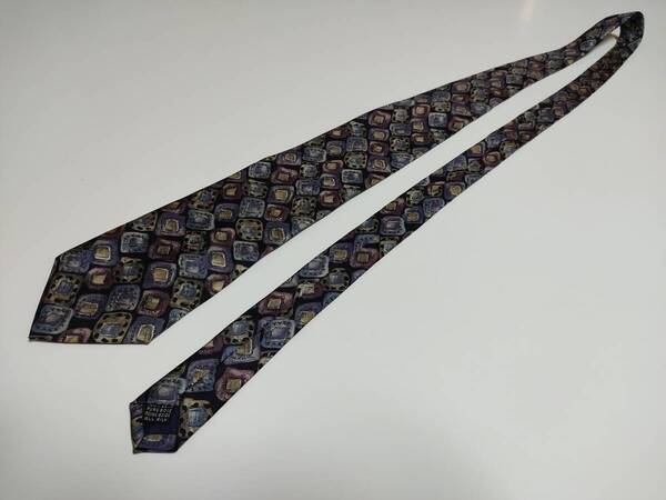 【送料無料】美品 イタリア製 QUARTO PALAZZO クアルトパラッツォ ALL SILK 100%シルク 絹 MADE IN ITALY お洒落でシンプルなネクタイ 1個