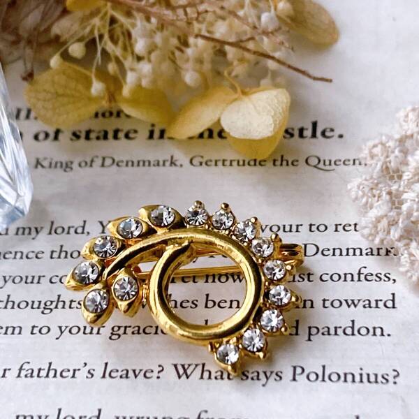 ヴィンテージブローチ ラインストーン キラキラ ゴールド 美品 小さめ ピンブローチ☆vintage jewelry accessoriesR0486