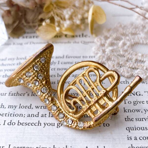 アンティークブローチ ホルン ゴールド ラインストーン ヴィンテージ☆vintage jewelry accessoriesR0492