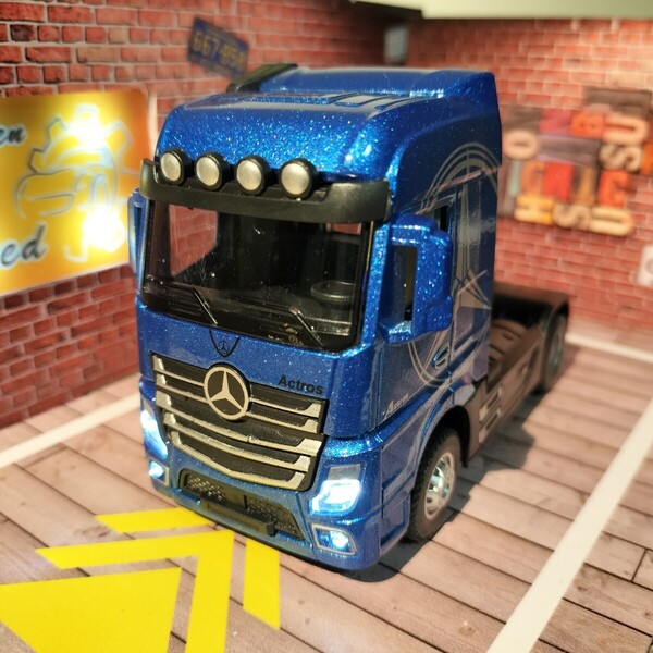 1/50 Mercedes-Benz Actros 青 トラクターヘッド ミニカー サウンド&LEDライト 新品 即決 送料込 匿名配送 国内発送 ベンツ アクトロス