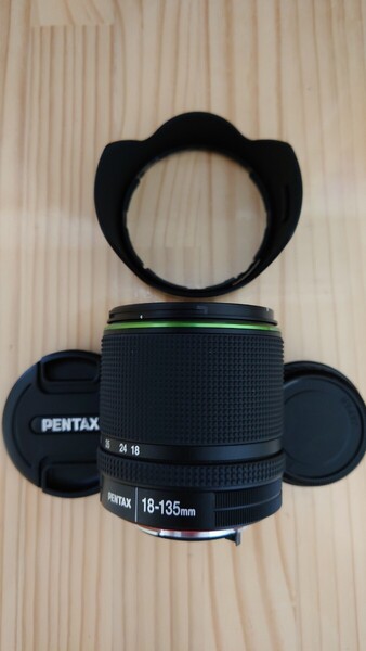 ★実用美品★ PENTAX ペンタッス 18-135mm F3.5-5.6ED AL DC WR フード付き♪