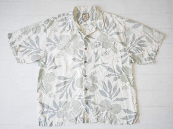 ☆送料無料☆ Tommy Bahama トミーバハマ USA直輸入 古着 胸ポケット付き リーフ柄 ハイビスカス柄 アロハシャツ メンズ XL ベージュ系