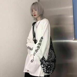 袖ロゴ ロンT ホワイト 白 袖のロゴプリント 袖長め かっこいい ロンT