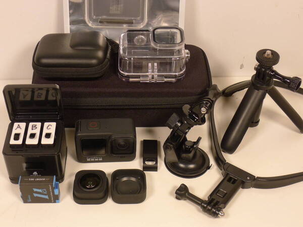 ゴープロ Gopro Hero 9 MAXレンズモジュラー microSDカード32GB バッテリーEnduro充電器 ネックレス式マウント 本体ケース 防水ケース 三脚