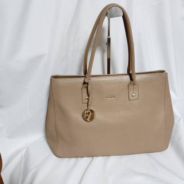 中古 【FURLA】フルラ リンダ トートバッグ レザー ベージュ A4収納可 肩掛け トート オフィス