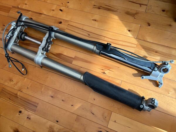 WP製フロントフォーク&トリプルクランプ KTM フサベル ハスクバーナ