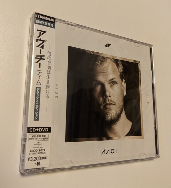 M 匿名配送 アヴィーチー ティム デラックス・エディション限定盤 CD+DVD 4988031334997 AVICII