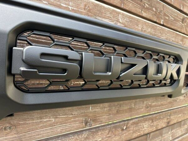 ジムニーノマド jb64/74 超BIG 【ROAMING HORIZONS社正規品エンブレム】完全ウレタン仕上げ!マットブラック SUZUKI
