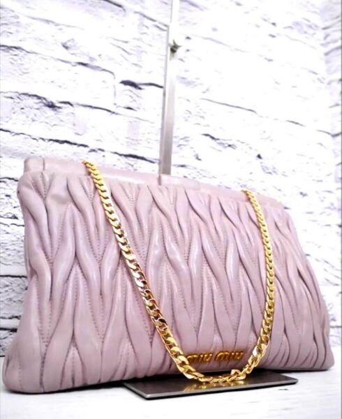 ◆ miu miu ミュウミュウ MATELASSE マテラッセ チェーンストラップ クロスボディ レザー ショルダー クラッチ バッグ ポーチ ライラック◆
