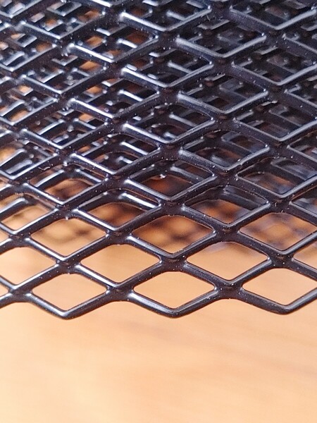 ブラックアルミメッシュ6x12mm 大きさ1Mx33cm 送料無料