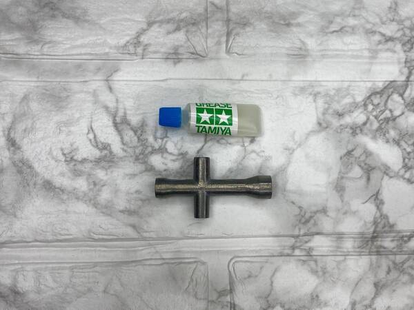 ☆新品未使用☆ タミヤ 十字レンチ グリス 組立てキット付属品 【TD2 TD4 DF-03 DT-02 DT-03 TT-02B CW-01 WR-02】