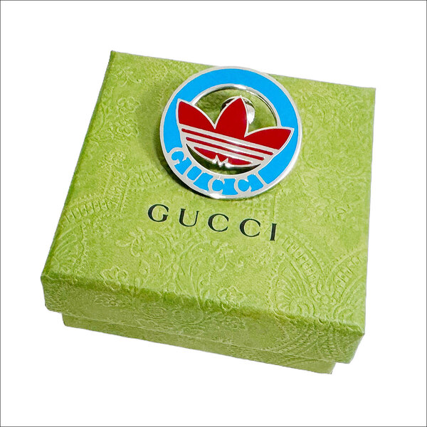 J7201 新品 グッチ×アディダス トレフォイルロゴピンバッジ ADIDAS X GUCCI