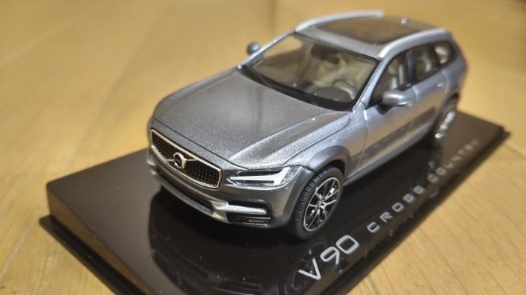 即決 ボルボ 特注 ディーラー VOLVO V90 CROSS CONUTRY クロスカントリー グレイ 1/43 絶版 レア カラーサンプル