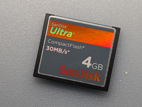 SanDisk CompactFlash Ultra 4GB CFカード ケース付き サンディスク コンパクトフラッシュ メモリーカード 動作確認済み
