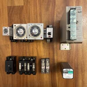 オムロン社製タイマー3点、ブレーカー3点、安定化電源他