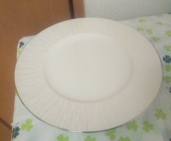 ナルミ NARUMI モダン ホワイト 白 シルク 大皿 プレート 洋食器 ノリタケ ウェッジウッド