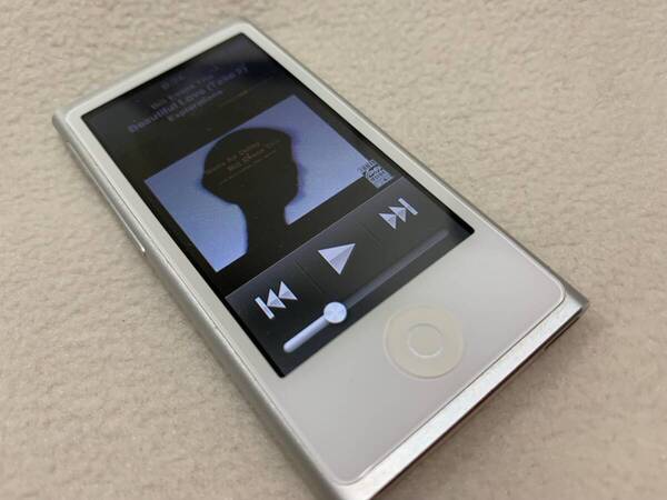 【美品】Apple iPod nano 第7世代 16GB シルバー
