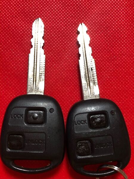 送料無料 ダイハツ 純正 キーレス リモコン 鍵 2ボタン 黒基盤 黒ボタン ムーヴ ハイゼット等2セット(583)