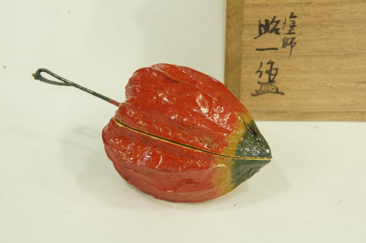 津田亮友（造）飛騨一位一刀彫 ほおずき香合 酸漿 共箱 茶道具
