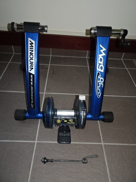 即決☆送料込み MINOURA ミノウラ サイクルトレーナー ローラー MAG 850 クイックリリースレバー スタンド付き