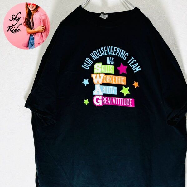 美品 GILDAN ギルダン OUR HOUSEKEEPING TEAM SWAG メンズ ビッグシルエット Tシャツ 黒 2XL 古着 #SB0183
