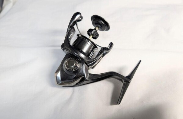 シマノ 21コンプレックスXR C2000 F4 HG 管631FF 本体のみ ボディ