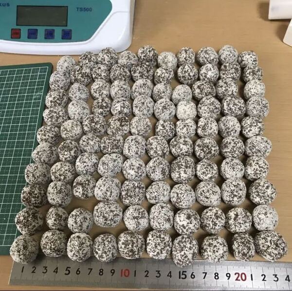 ろ材、濾過材ボールろ材 納豆菌入り多孔質パワーボール1L新品送料込み アクアリウム 金魚 熱帯魚 水草 メダカ 淡水魚 アロワナダトニオ