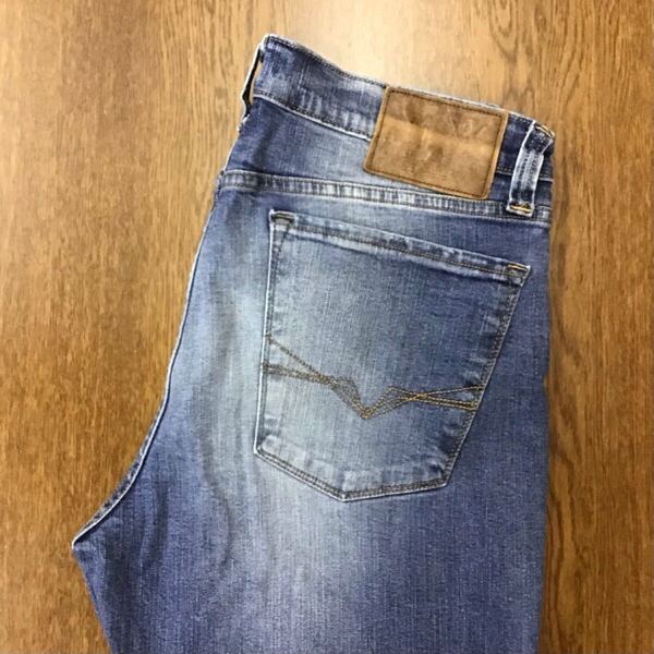 【GE006】GUESS W36 L32 色落ち加工 ダメージ加工 ジーンズ ジーパン デニムパンツ ストレッチ 裾再現仕上げ ブランド古着 ゲス 送料無料