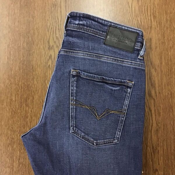 【GE010】GUESS W32 L30 色落ち加工 ジーンズ ジーパン デニムパンツ ストレッチ生地 ブランド古着 ゲス 送料無料