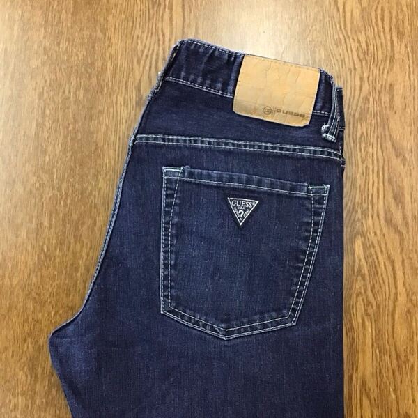 【GE040】GUESS 30 ジーンズ ジーパン デニムパンツ ストレッチ生地 裾再現仕上げ メンズブランド古着 ゲス 送料無料