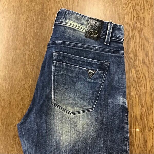 【GE076】GUESS W32 色落ち加工 ジーンズ ジーパン デニムパンツ 裾再現仕上げ メンズブランド古着 ゲス 送料無料