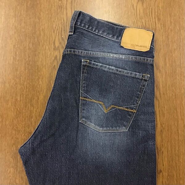 【GE125】GUESS JEANS W34 L32 色落ち加工 ダメージ加工 ブーツカット ジーンズ デニムパンツ ストレッチ生地 ブランド古着 ゲス 送料無料