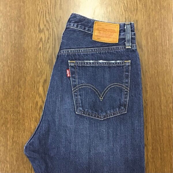【GE137】Levi's 501 W29 L32 定番ストレート 色落ち加工 ダメージ加工 ジーンズ デニムパンツ ブランド古着 リーバイス501 送料無料