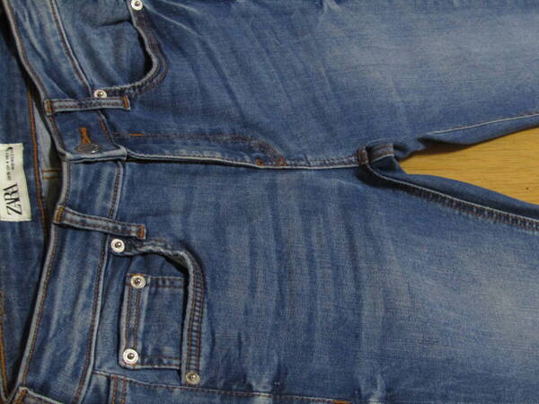 リアルで カッコいい色落ち 爽やかライトブルーが街で映えます 強ストレッチ ZARA THE SKINNY ダメージ加工 実測24inch前後 レディース