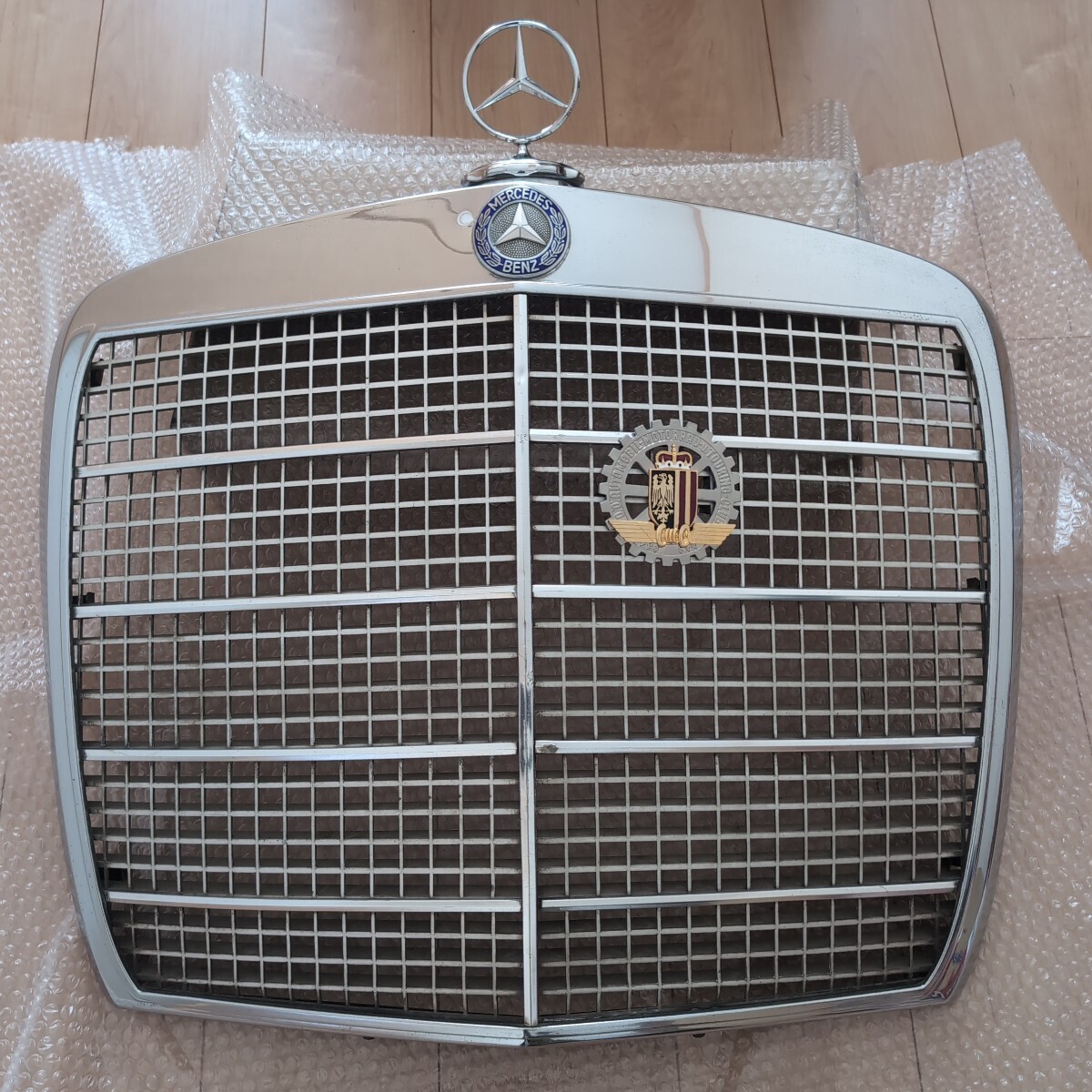 中古美品】W124 純正フロントグリル 前期モデル