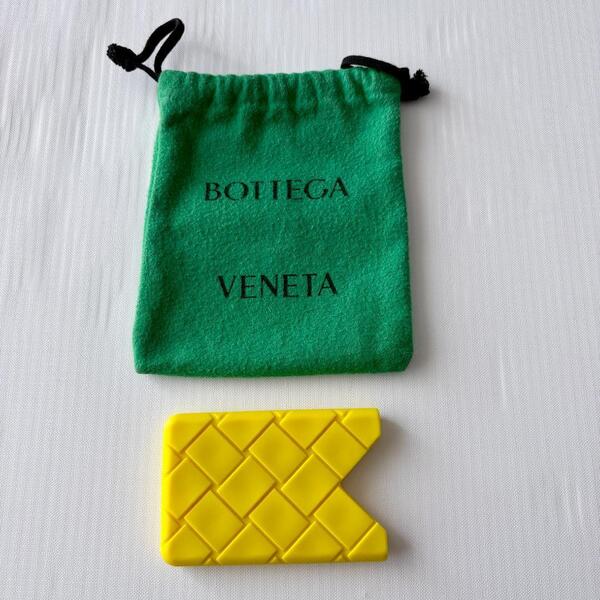 美品『BOTTEGAVENETA ボッテガヴェネタ』マキシ ラバー シリコン イントレチャート 名刺入れカードケーススマート財布 イエロー黄色