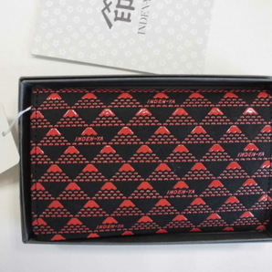 新品 INDEN-YA 名刺入れ たかね 赤富士 黒地赤漆 No.2804 印傳屋上原勇七 店舗保管品 甲州印伝 富士山 伝統工芸品