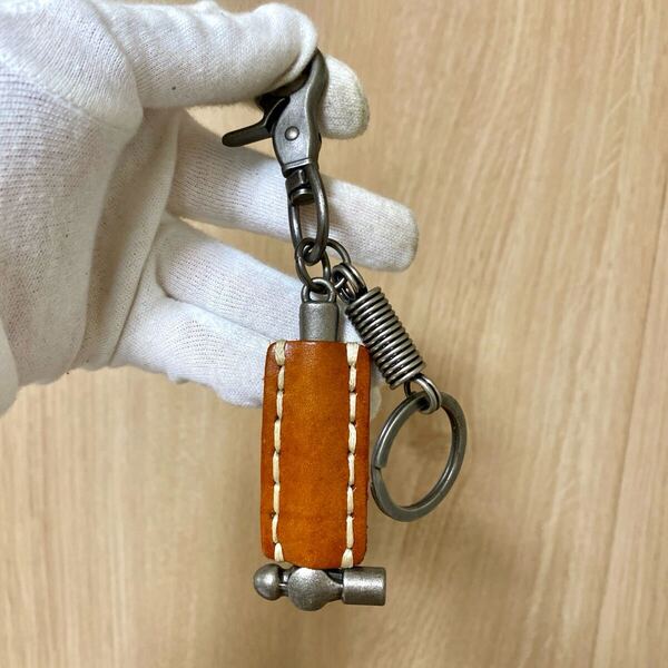 ヌメ革と合金 キーホルダー 手作り 手縫い ハンドメイド お洒落 キーホルダー