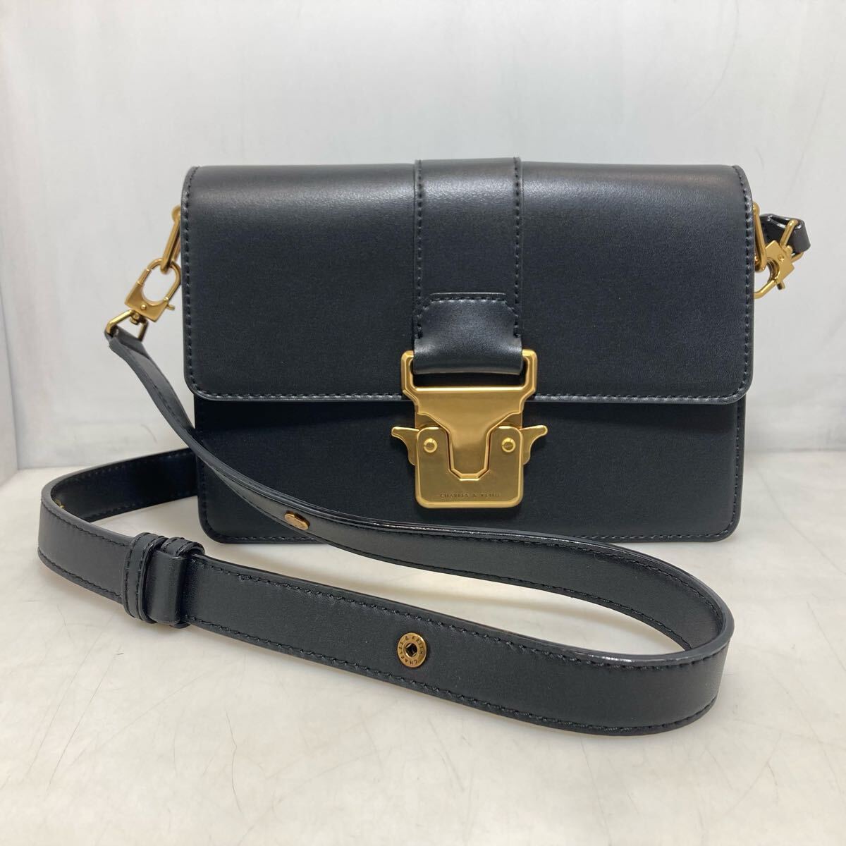 Charles and Keith（ショルダーバッグ）のフリマアイテム一覧
