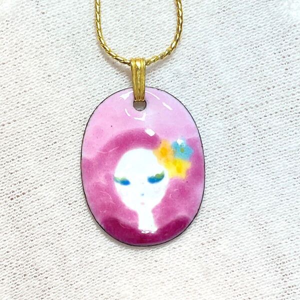 女性像 ヴィンテージ ネックレス ピンク系 × ゴールド カラー vintage アンティーク レトロ アクセサリー ペンダント 装飾品