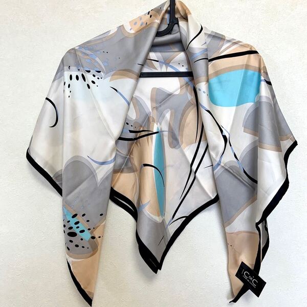 未使用 COUP DE CHANCE クードシャンス シルク100% 大判 スカーフ 約88×88cm ブルー×グレー系 総柄 SILK 絹100% 日本製 ムーンバット(株)