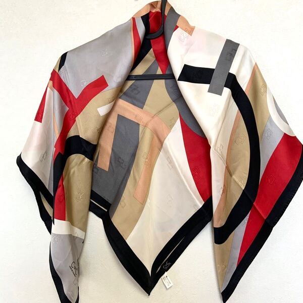 未使用 COUP DE CHANCE クードシャンス シルク100% 大判 スカーフ 約88×88cm レッド系 総柄 SILK 絹100% 日本製 ムーンバット(株)