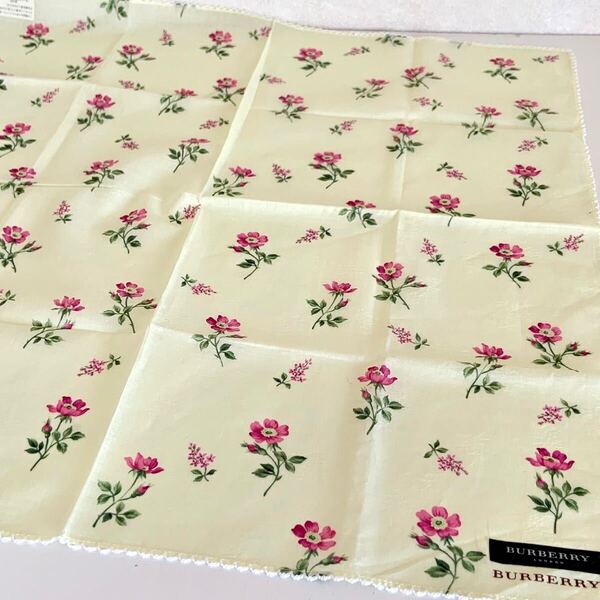 未使用 BURBERRY バーバリー 大判ハンカチ 約49×49cm 綿100% 花柄 レディース ハンカチ ブルーミング中西(株)