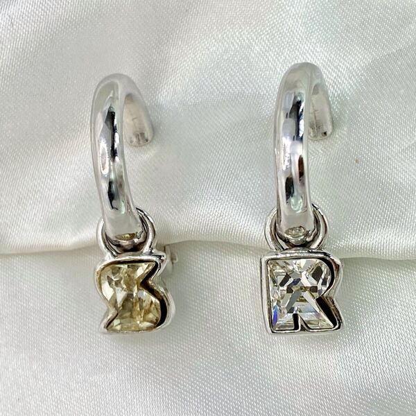 SONIA RYKIEL ソニアリキエル フープ イヤリング ロゴ チャーム シルバーカラー ヴィンテージ vintage アクセサリー 大ぶり 装飾品